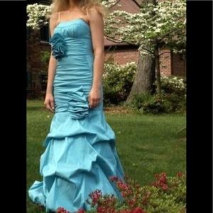 Gorgeous blue mermaid size 2 prom gown